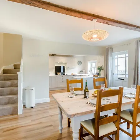 Hébergement de vacances 2 Bed In Oc-t36047 *